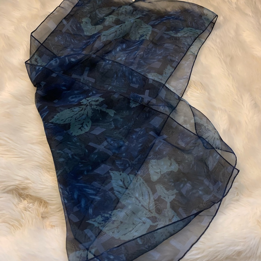 Women’s scarf